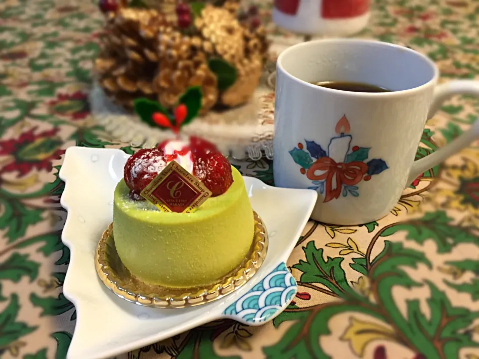 イブにピスタチオのケーキ。畑萬陶苑の器と共に♡|チルさん