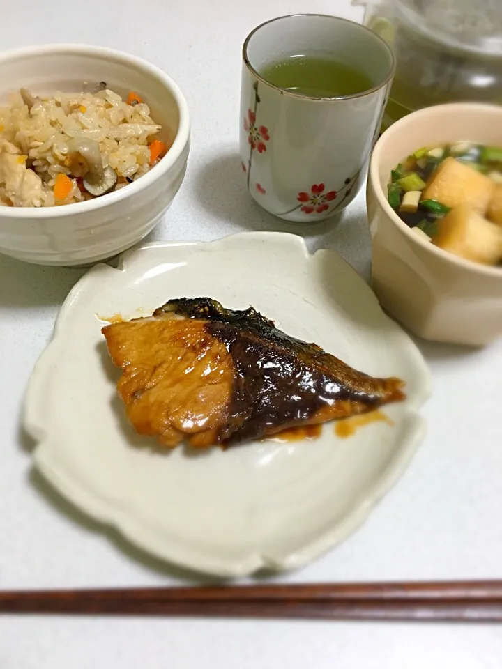 ぶりの照り焼き🐟鶏肉としめじの炊き込み御飯🍚27.12.24|akihoさん