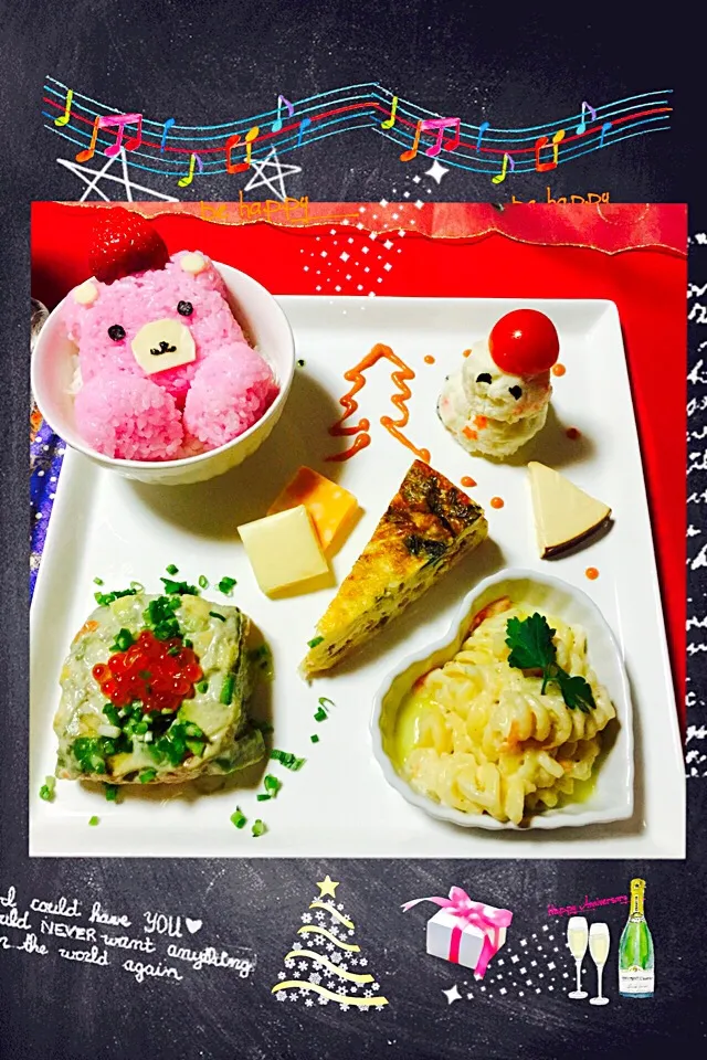 【ワンプレート】  ✩サーモン🐟とアボカドのわさびマヨネーズ和え  ✩お風呂に入ったサンタ熊🎅🐻  ✩きのこ🍄のキッシュ  ✩ポテトサラダの雪だるま⛄  ✩チーズ|ロコタンさん