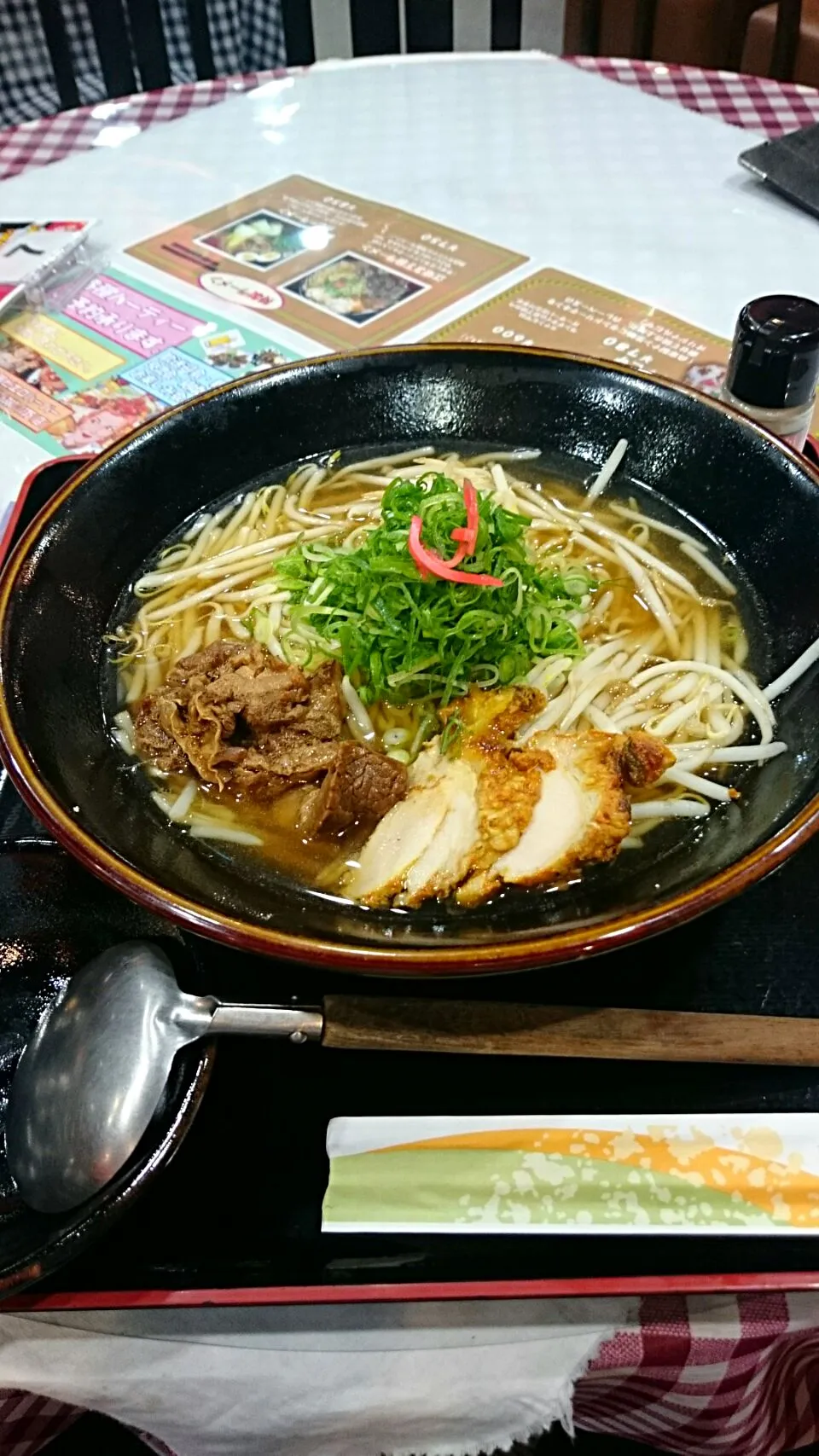 江坂町3丁目ラーメン なぜかタンドリーチキンが入ってます笑|tomoyuki.nakaharaさん