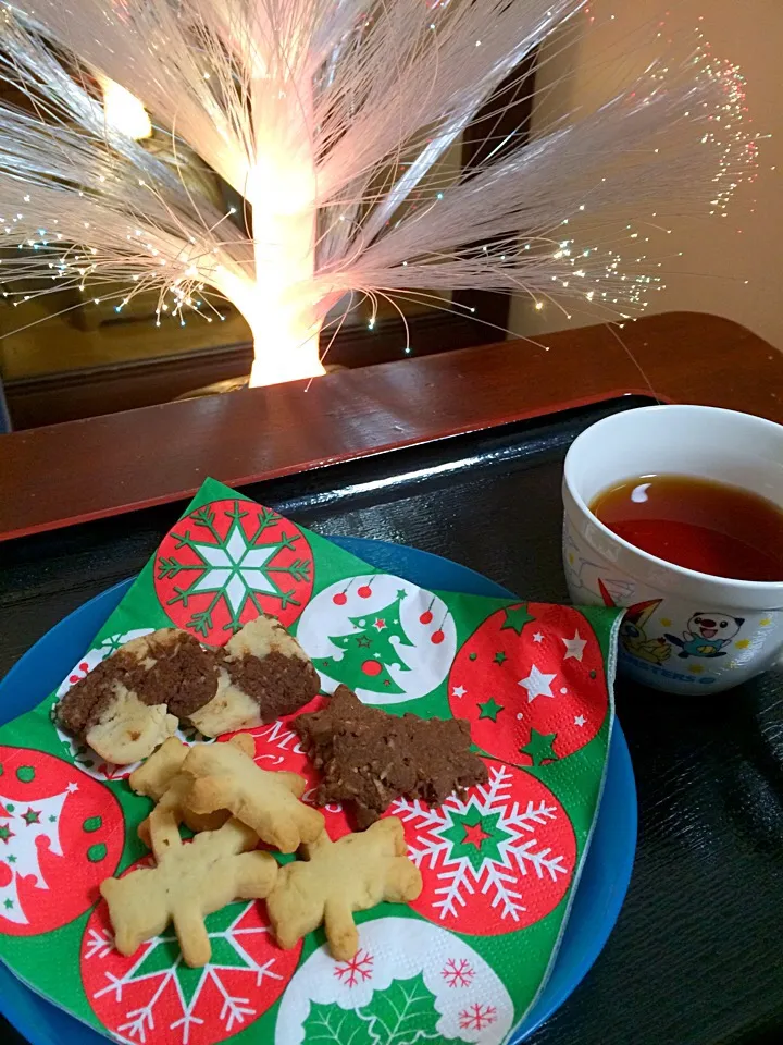 サンタさんへのクッキーと紅茶|うさぱんださん