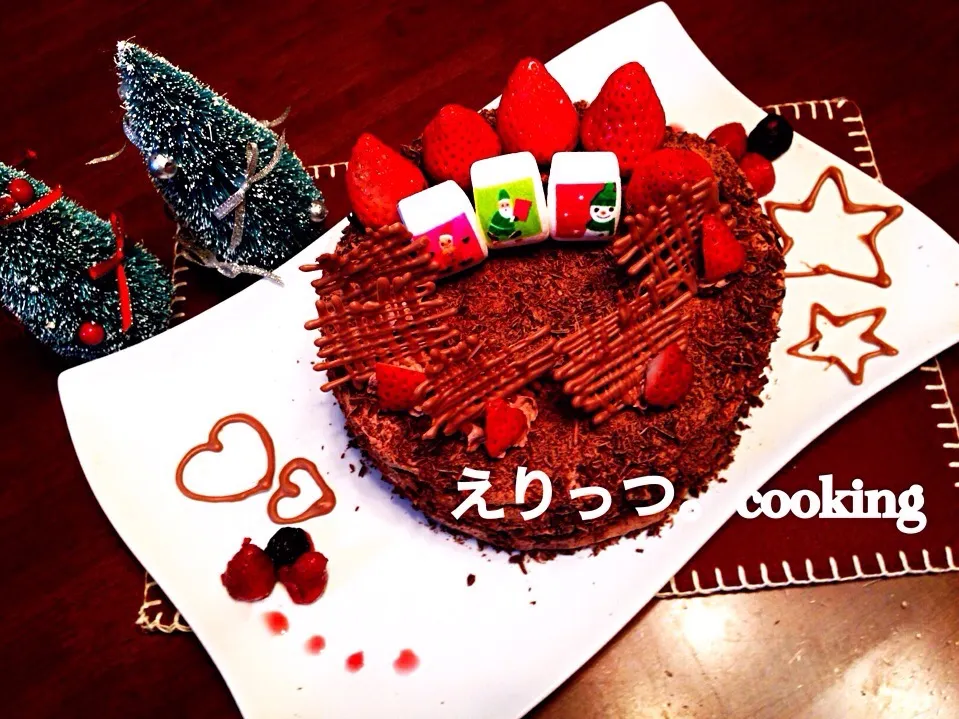 Snapdishの料理写真:チュコレートのクリスマスケーキ(*^^*)
ふわふわのスポンジ^o^|えりっつ。さん