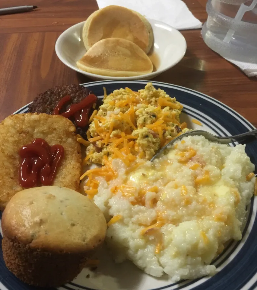 Snapdishの料理写真:Breakfast-My coworker just hooked us up!|Richard Thompsonさん