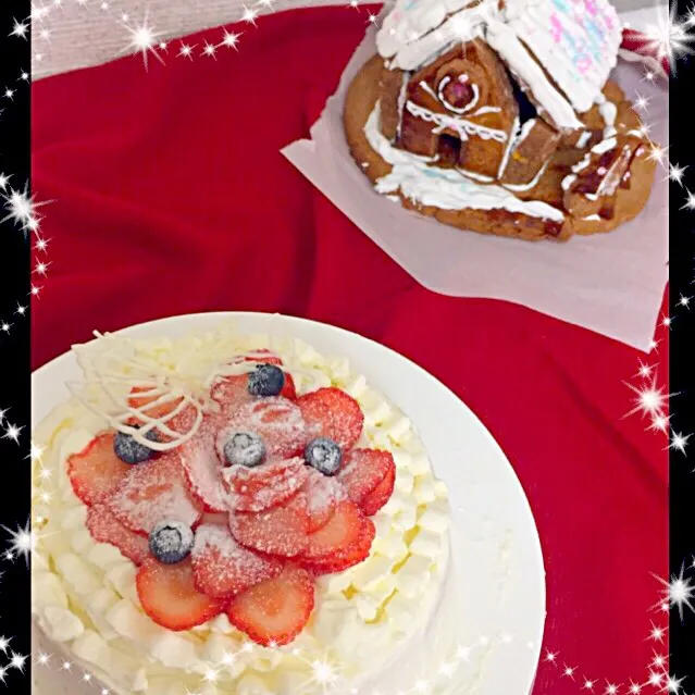 Snapdishの料理写真:ヘクセンハウスとケーキ🎄|るるさん