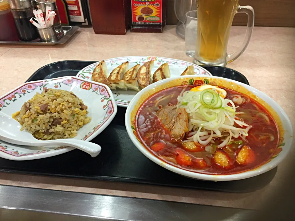 Snapdishの料理写真:初来店！！餃子の王将❤️赤鬼スタミナラーメン＋炒飯＋餃子のセット！|えりちゃんさん