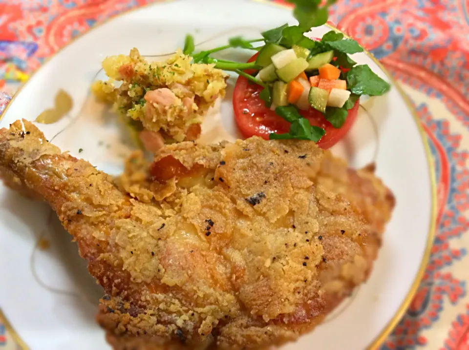 目指せ！ケン⚪️⚪️⚪️ーの、味！オールスパイスきかせた鶏モモ骨つき肉のフライドチキン。|泡子さんさん