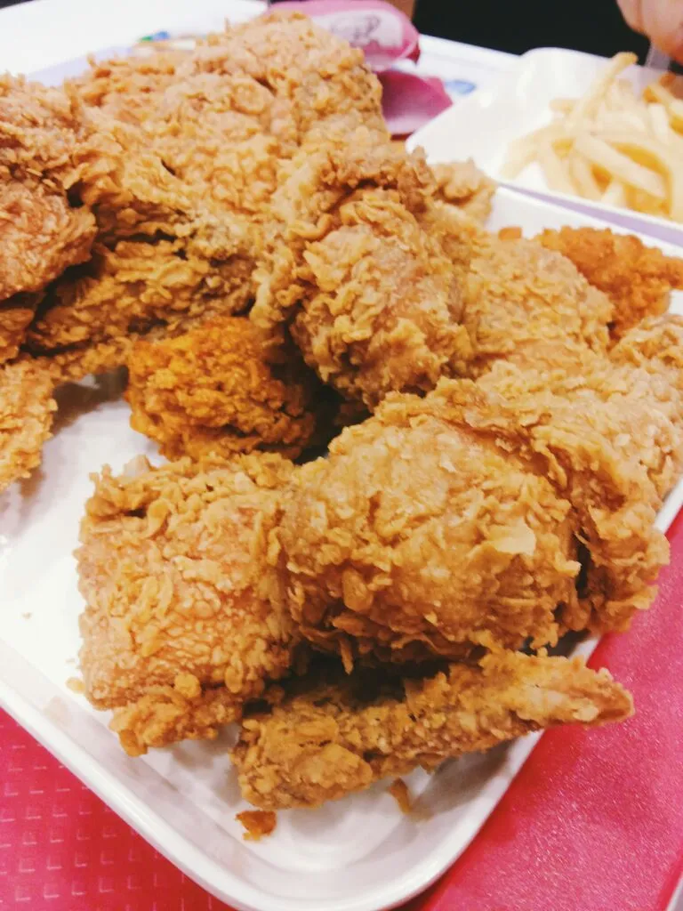 Snapdishの料理写真:ไก่ทอด KFC|cherrypastellさん