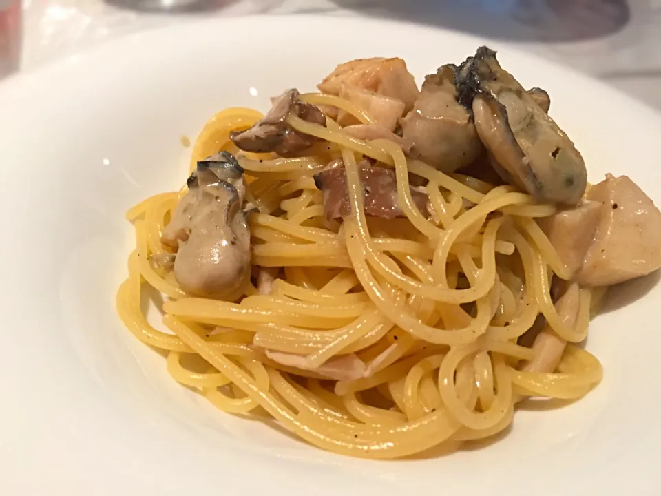 牡蠣とキノコのアンチョビクリームパスタ🍝✨|Chirico❤️さん