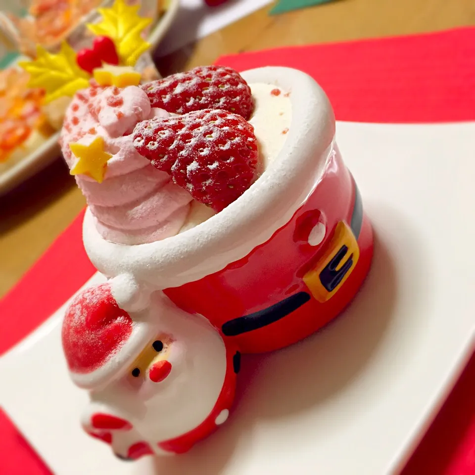 Snapdishの料理写真:ケーキもかわいいクリスマス仕様🎅|LEEROYさん