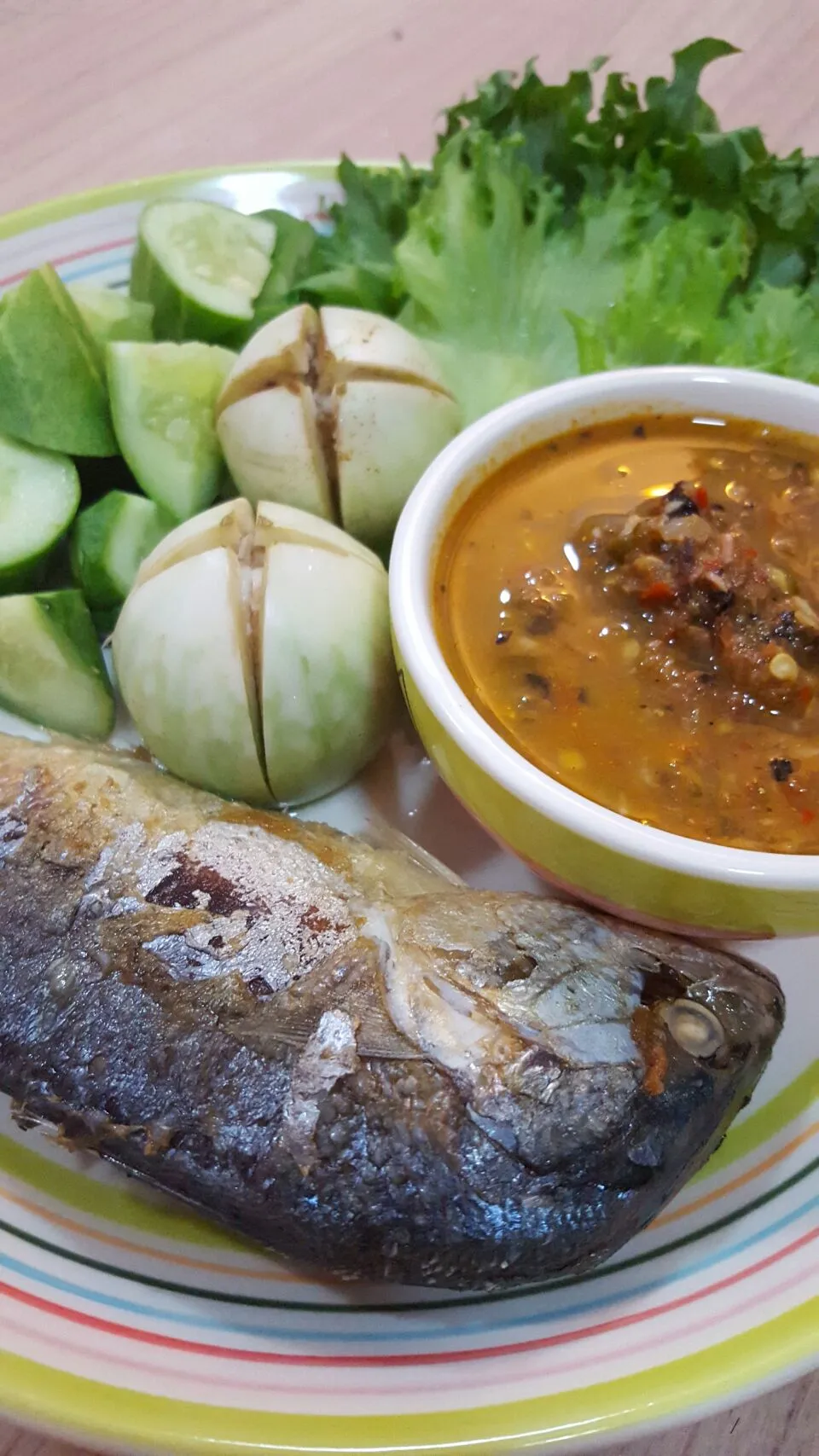 "น้ำพริกปลาร้า & ปลาทูทอด"
(Fermented fish spicy dip & Fried Mackerel)
คู่กันอร่อย พร้อมฟินเบยเนี่ย...|🙋🍗..Papa Naughty..🍳🙎さん