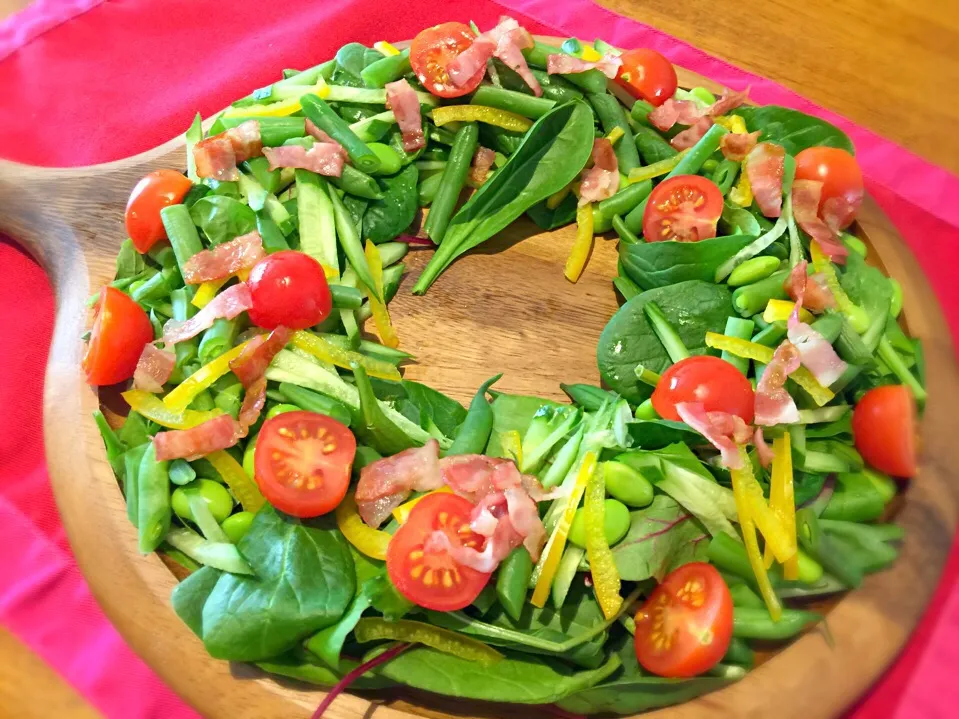 Christmas wreath salad.
クリスマスリース風サラダ。|Sayaka Jinsenji Huletteさん