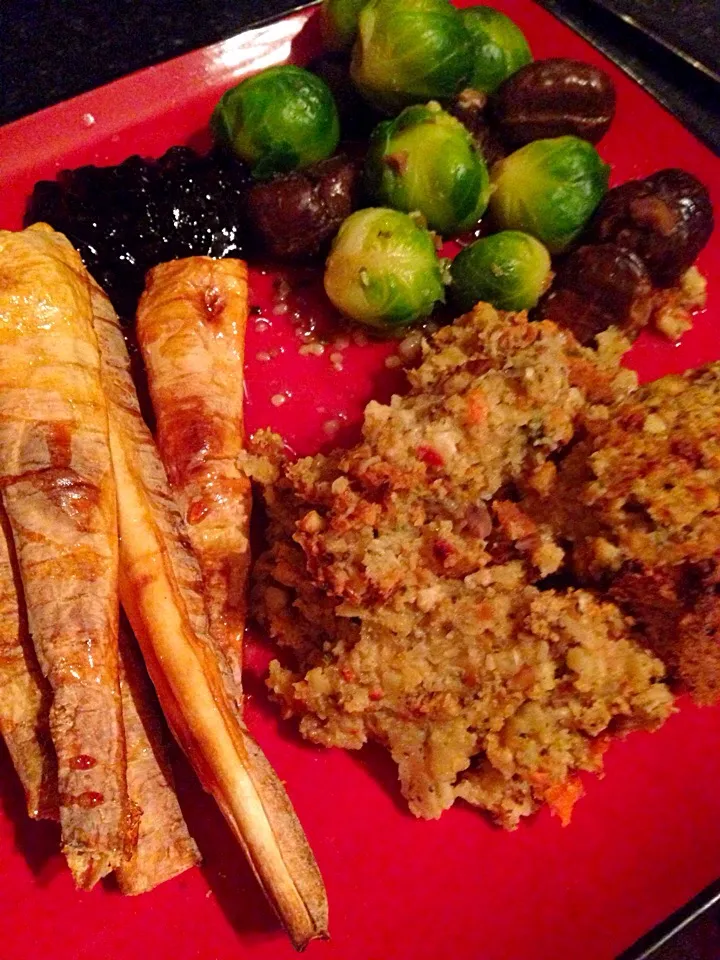 Snapdishの料理写真:Vegan Nut Roast and herb gravy with parsnips, wild blueberry jelly, chestnuts and sprouts.|rhi chanさん