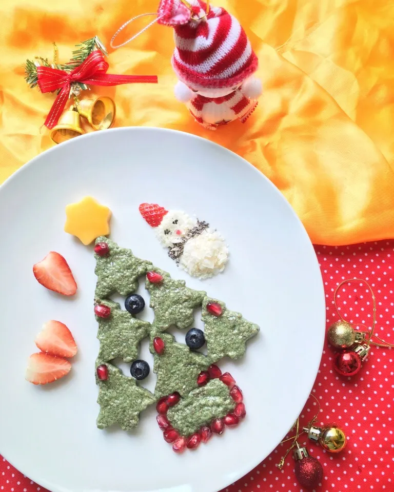 Boxing Day breakfast - matcha chia pudding 🎄, mango ⭐️, coconut flakes ⛄️, 🍓 and pomegranate|coxiella24さん