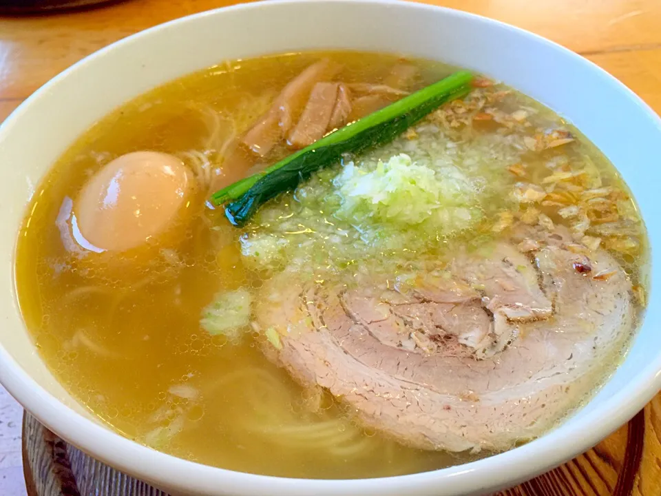 Snapdishの料理写真:塩ラーメン 味玉トッピング|まりたんさん