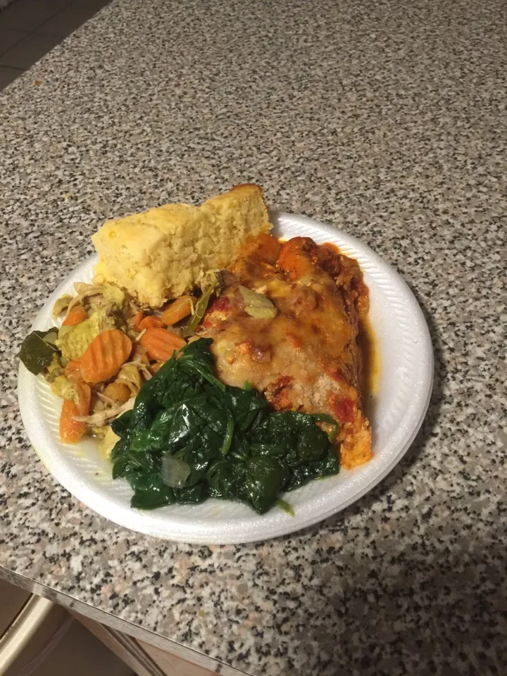 My holiday meal- lasagna, spinach, curried chicken & cornbread casserole.|Richard Thompsonさん