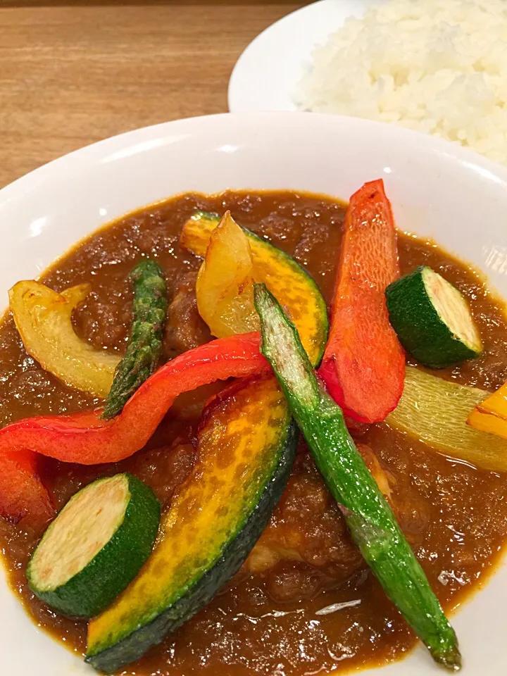 Snapdishの料理写真:いろどり野菜を食べるカレー|T. Wonderさん