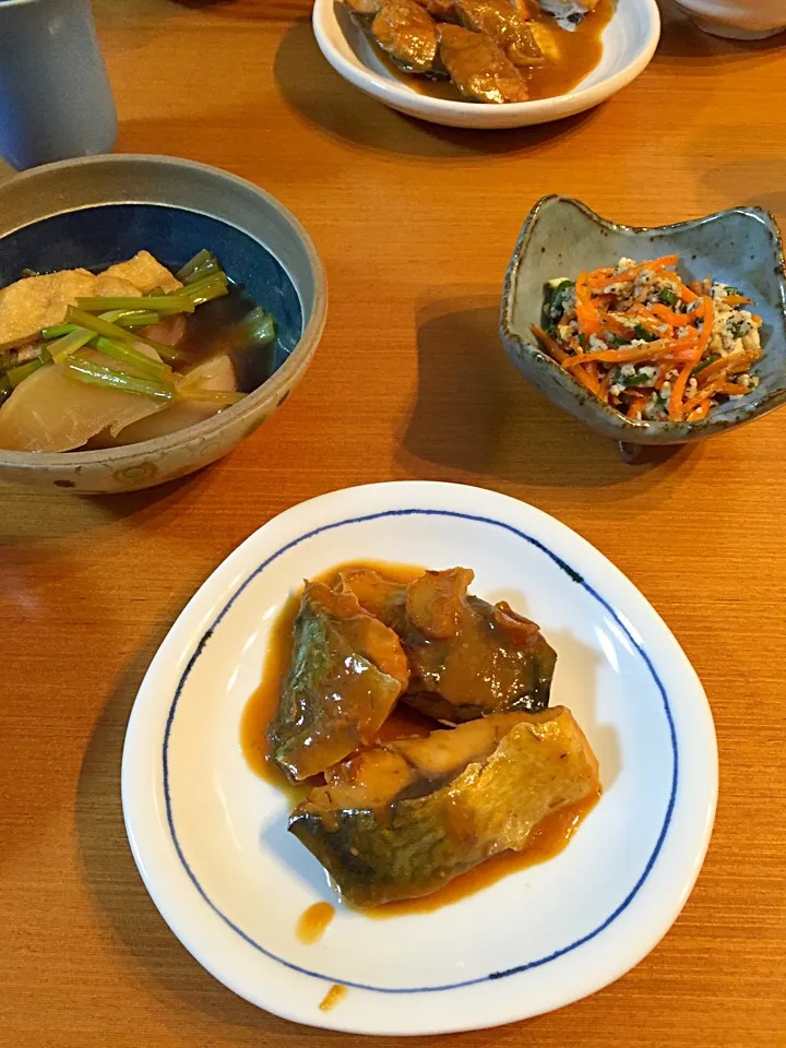 Snapdishの料理写真:鯖の味噌煮 カブの煮浸し 炒り豆腐|コニーさん