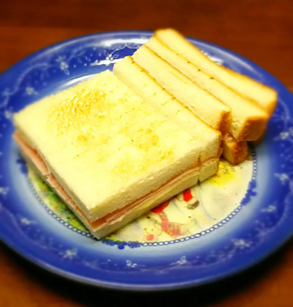 ハムとチーズのトーストサンド🍞|あらいぐまのしっぽさん