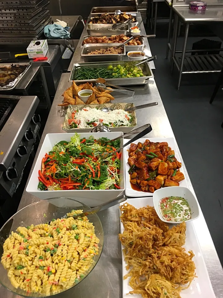 Snapdishの料理写真:Staff Potluck:
Pasta Salad, Kale & Spinach Mix Salad, Shopska Salad, Bean Sprout Fritters, Sweet&Sour Tofu, Green Beans & Brussel Sprouts, Rice & Beans, Beef Sa|Milka Papricaさん