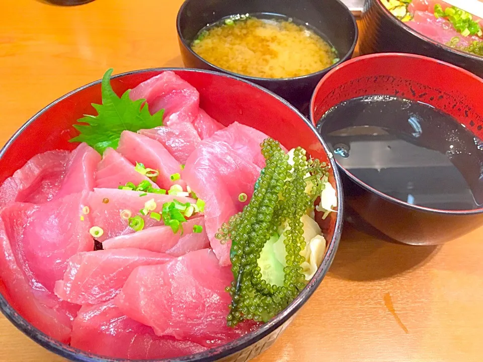 市場の朝イチ美ら海マグロ丼|まる丸 kichenさん