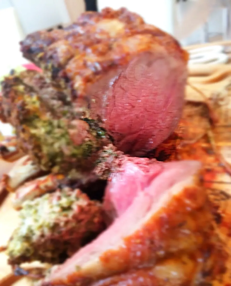 Prime rib roast with parsley and turnip leaves stuffing.|Akiko Nishimaeさん