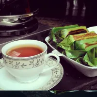 Snapdishの料理写真:Lemper Bakar . Grill lemper (glutonious rice steamed filling with chicken shredded / chicken spice/tuna chunk) , wrapped with banana leaves than grilled.|Lemper Sepingganさん