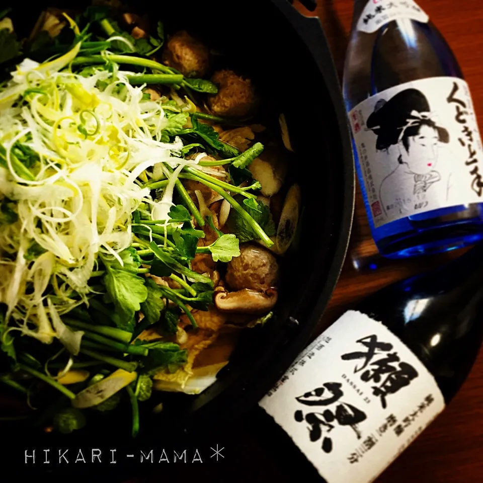 Snapdishの料理写真:セリたっぷり鶏団子鍋×日本酒(獺祭・くどき上手)で休日ランチ🍶|ひかりママさん