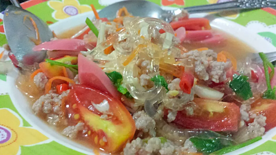 Thai spicy salad "Yam".|ชาย ภัทรพลさん