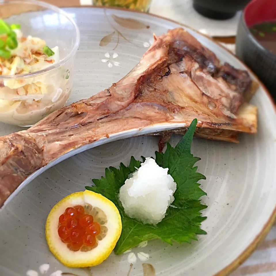 Snapdishの料理写真:マグロのカマ🐟塩焼き|むぎママさん