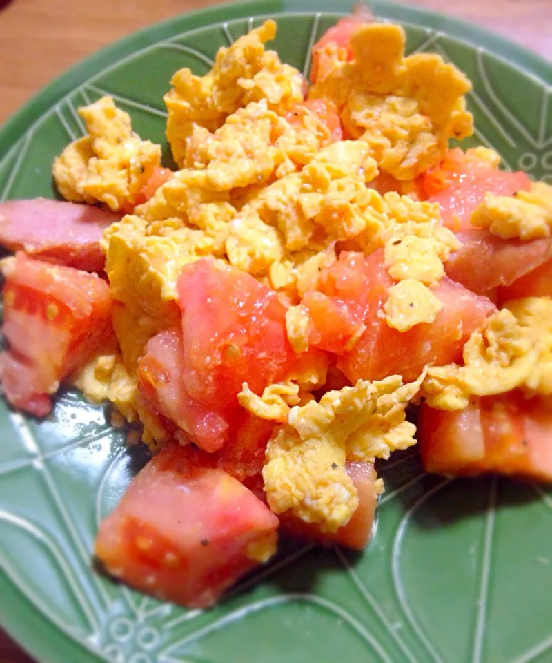 Snapdishの料理写真:簡単！トマト🍅と卵🍳の炒め物(食べかけ)|まあやさん