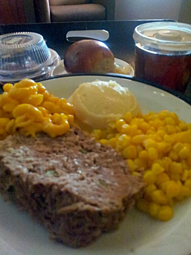 My Hospital Stay  🏥 Delicious Food 😋Meat Loaf #Main dish #Meat/Poultry Corn, Mashed Potato, Macaroni & Cheese #Side dish #Vegetable #Bread #Soft Drinks|Alisha GodsglamGirl Matthewsさん