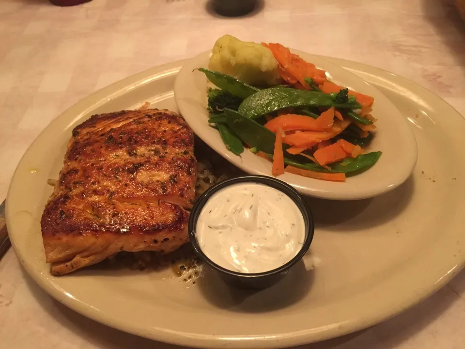 Grilled Salmon wild rice w/buttered veggies|Richard Thompsonさん