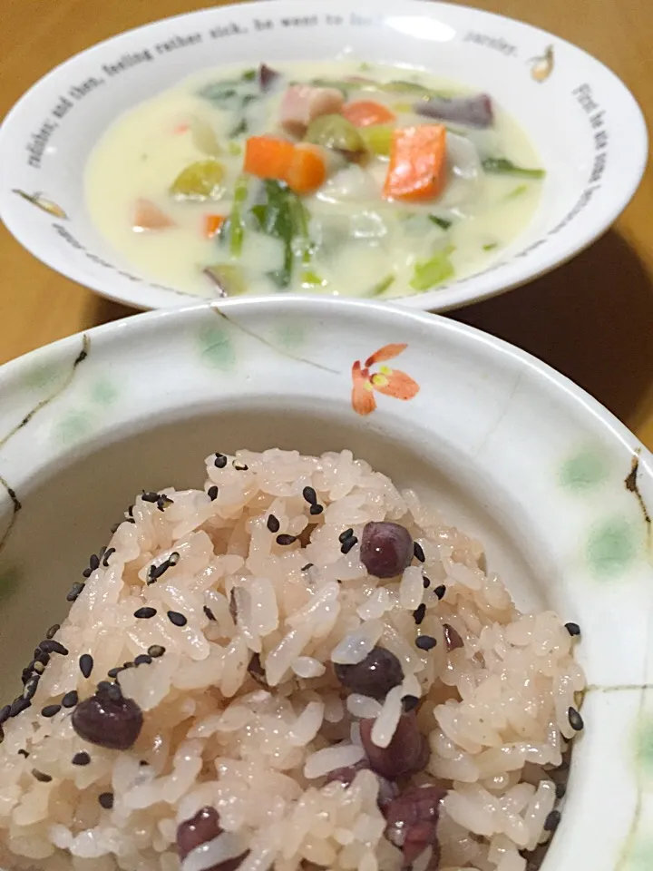 Snapdishの料理写真:お赤飯と和風かぶとサツマイモの豆乳シチュー♡( ᵕ̤ૢᴗᵕ̤ૢ )♡|さくたえさん