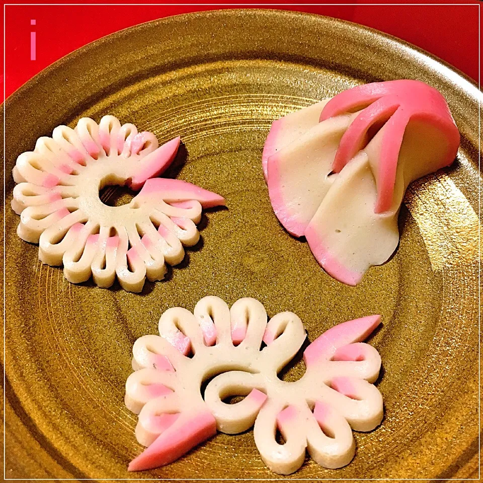 🎍お正月 🎍 かまぼこの飾り切り 【Decorative cut of fish cake】|izoomさん