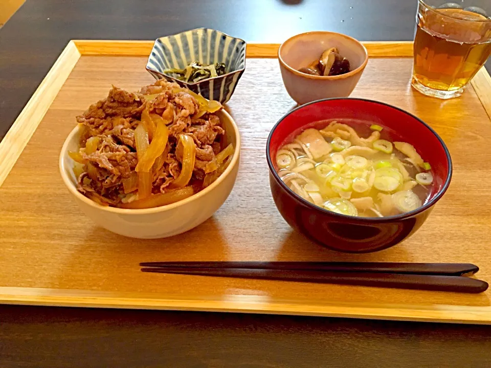 Snapdishの料理写真:牛丼   春菊のポン酢和え   焼きしいたけ   豚汁|NAKATAさん