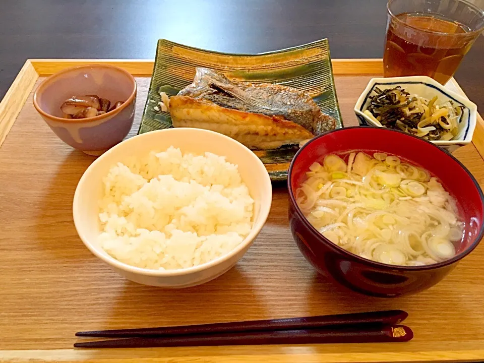 春菊のポン酢和え   チヌの塩焼き   焼きしいたけ   豚汁|NAKATAさん