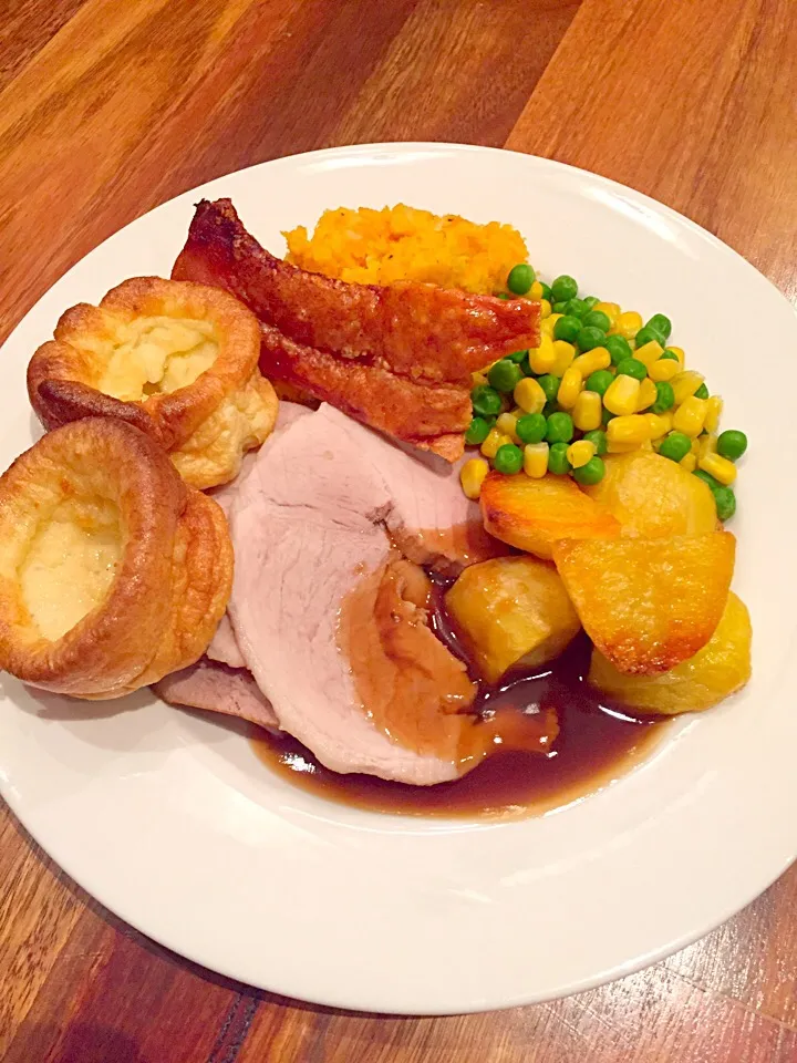 Roast Pork, Crackling, Duck Fat Potatoes + Yorkshire Puddings|Chrisy Hillさん