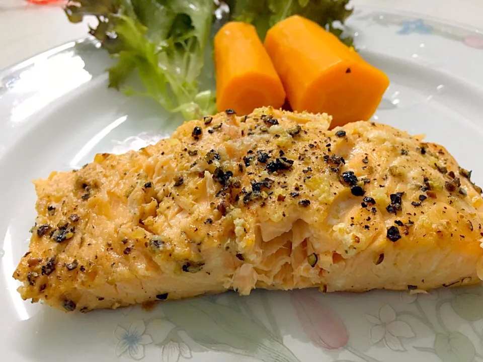 Snapdishの料理写真:Roast salmon steak|ctevenさん