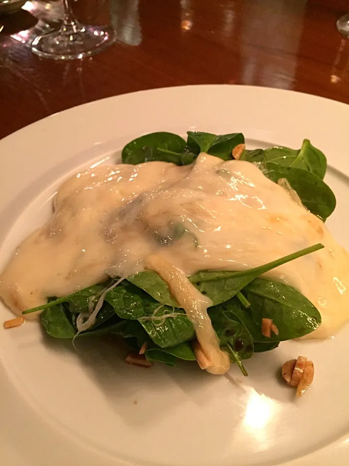 Rocket Salad topped with smoked provola cheese and almonds #salad #cheese|Wasiapha Maigate Na Krungtepさん