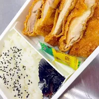 Snapdishの料理写真:チキンカツお弁当|藤本温美さん