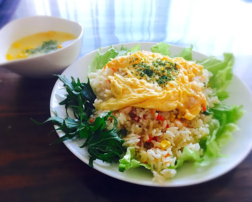 年の瀬の忙しい時期なので…(^^;;💦
ふわァ〜り卵のトッピングピラフ😁|いしくん。（たまご王子🥚🐣🐥🐔）さん