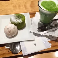 Snapdishの料理写真:ナナズグリーンティー 抹茶のフォンダンショコラ 小豆アイス&抹茶ラテ|あやか♪さん