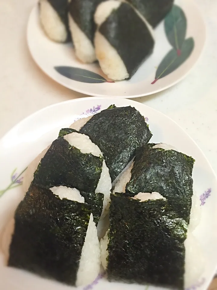 Snapdishの料理写真:朝ごはんのおにぎり|しづか御膳さん