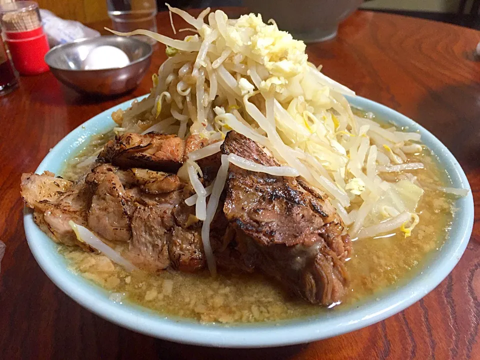 ラーメン（麺半分・野菜ニンニクアブラ増し）|とみさんさん