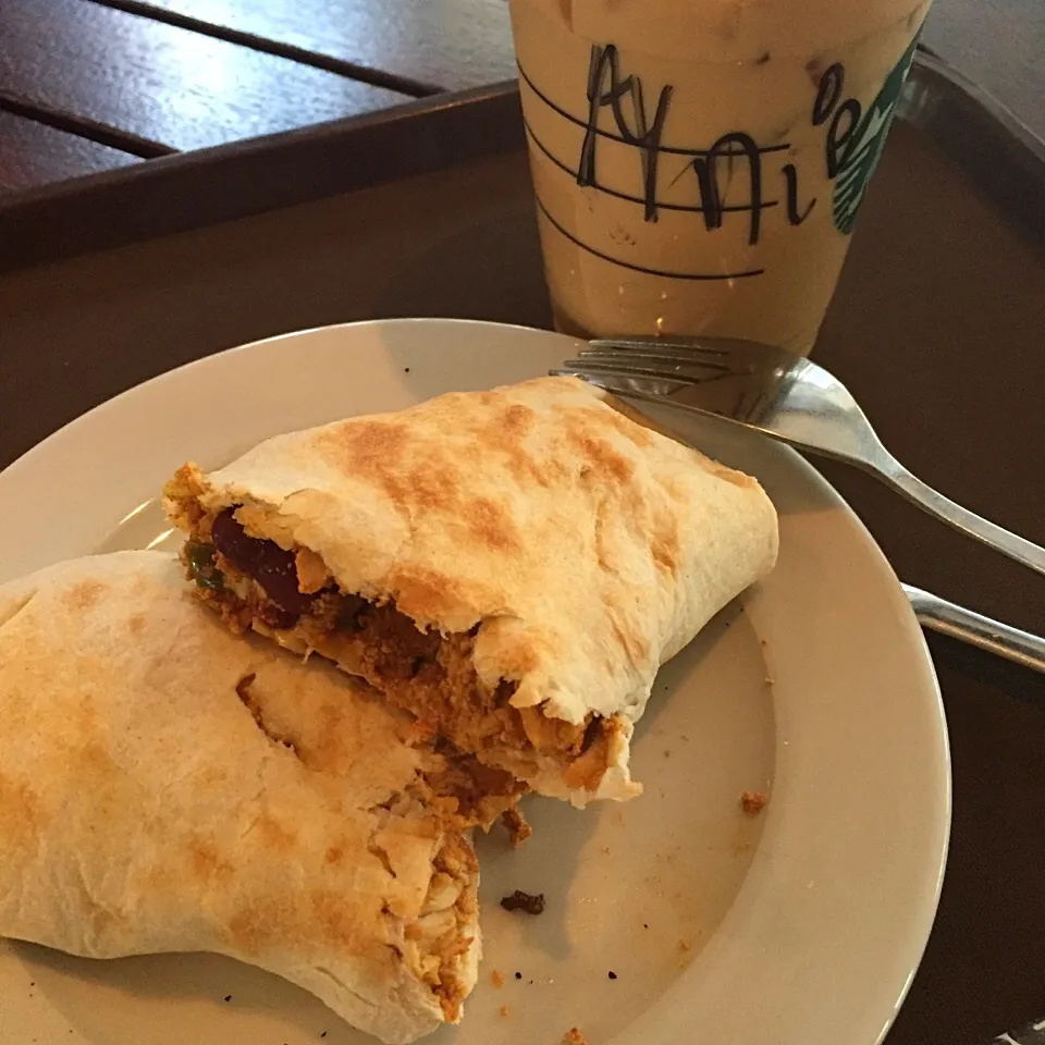 spicy chicken wrap, iced cafe latte|maixx ใหม่さん