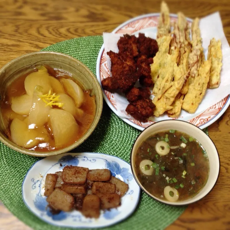 蕪の煮物・鶏唐揚げとちくわの磯辺揚げ・海苔味噌汁・おかかコンニャク|美也子さん