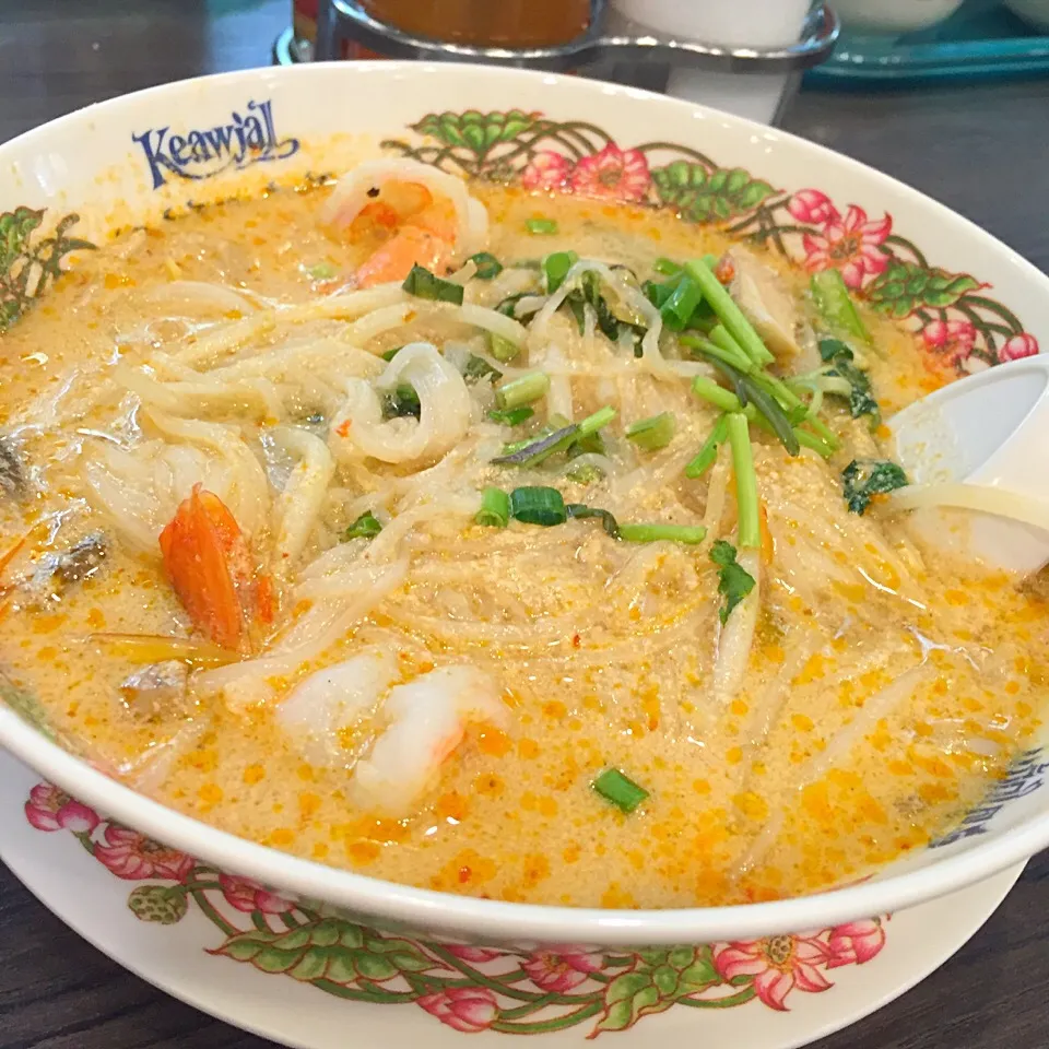 Snapdishの料理写真:トムヤムクンラーメン😊|すいかみかんさん