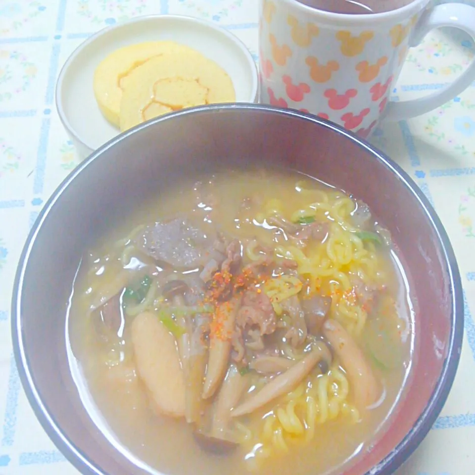 昨晩の芋煮残りにサリ麺&伊達巻味見|うたかた。さん