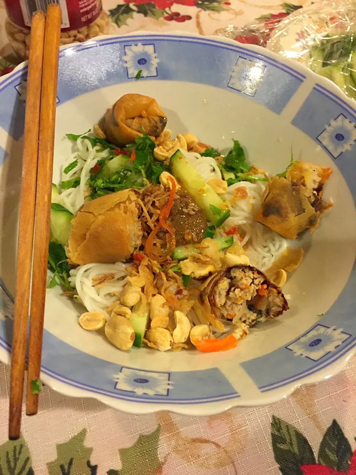 Snapdishの料理写真:Vietnamese bun thit nuong cha gio|TRANnosaurusさん