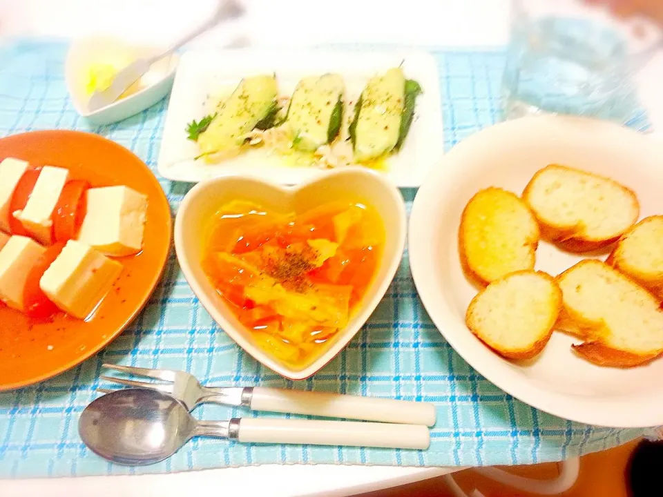 大葉とチーズの鶏ささみ焼き、ミネストローネ、豆腐とトマトのカプレーゼ仏風とバケットo(*^▽^*)o|せなつんさん